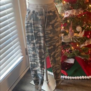 **FREE SHIPPING**Joggers